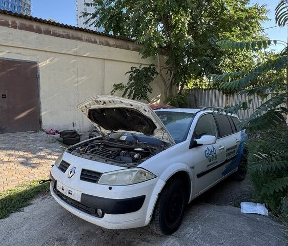 Білий Рено Меган, об'ємом двигуна 1.6 л та пробігом 260 тис. км за 1596 $, фото 1 на Automoto.ua