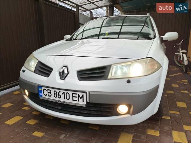 Белый Рено Меган, объемом двигателя 2 л и пробегом 239 тыс. км за 5500 $, фото 1 на Automoto.ua