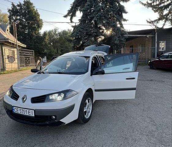 Белый Рено Меган, объемом двигателя 1.5 л и пробегом 464 тыс. км за 4500 $, фото 1 на Automoto.ua