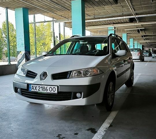 Белый Рено Меган, объемом двигателя 1.6 л и пробегом 120 тыс. км за 6700 $, фото 1 на Automoto.ua