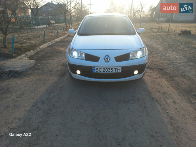 Белый Рено Меган, объемом двигателя 1.5 л и пробегом 250 тыс. км за 4200 $, фото 1 на Automoto.ua