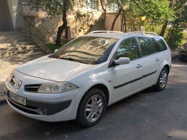 Белый Рено Меган, объемом двигателя 1.6 л и пробегом 240 тыс. км за 5250 $, фото 1 на Automoto.ua