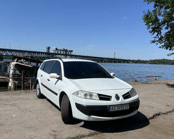 Белый Рено Меган, объемом двигателя 1.6 л и пробегом 240 тыс. км за 6000 $, фото 1 на Automoto.ua
