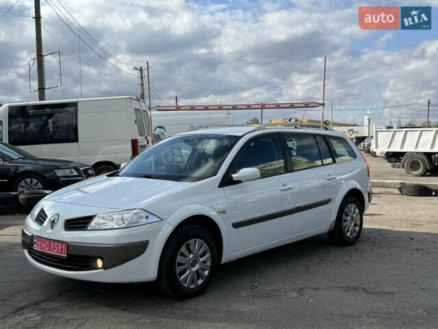 Белый Рено Меган, объемом двигателя 1.6 л и пробегом 198 тыс. км за 5800 $, фото 1 на Automoto.ua