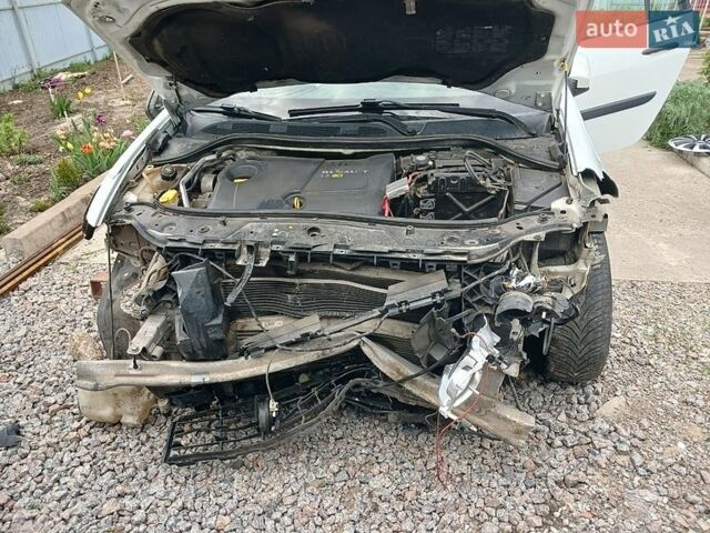 Белый Рено Меган, объемом двигателя 1.46 л и пробегом 284 тыс. км за 2500 $, фото 1 на Automoto.ua
