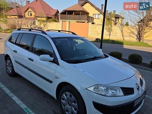 Белый Рено Меган, объемом двигателя 1.6 л и пробегом 220 тыс. км за 5800 $, фото 1 на Automoto.ua