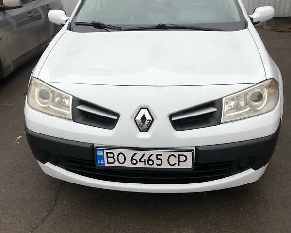 Белый Рено Меган, объемом двигателя 1.6 л и пробегом 262 тыс. км за 5300 $, фото 1 на Automoto.ua