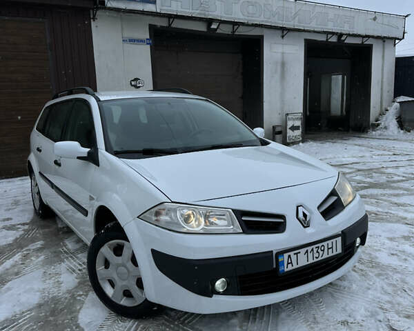 Білий Рено Меган, об'ємом двигуна 1.6 л та пробігом 215 тис. км за 6300 $, фото 1 на Automoto.ua