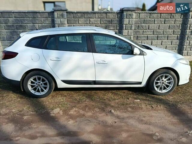 Белый Рено Меган, объемом двигателя 1.6 л и пробегом 300 тыс. км за 6000 $, фото 1 на Automoto.ua