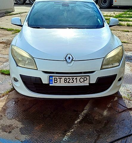 Белый Рено Меган, объемом двигателя 1.5 л и пробегом 272 тыс. км за 6300 $, фото 1 на Automoto.ua