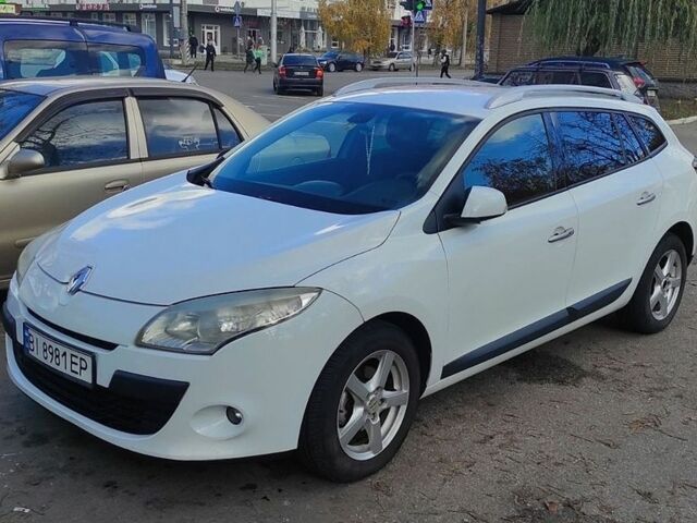 Белый Рено Меган, объемом двигателя 1.4 л и пробегом 250 тыс. км за 7000 $, фото 1 на Automoto.ua