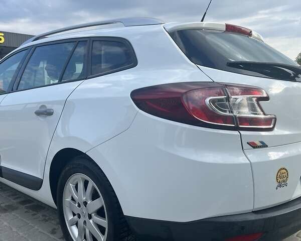 Белый Рено Меган, объемом двигателя 2 л и пробегом 253 тыс. км за 8000 $, фото 1 на Automoto.ua