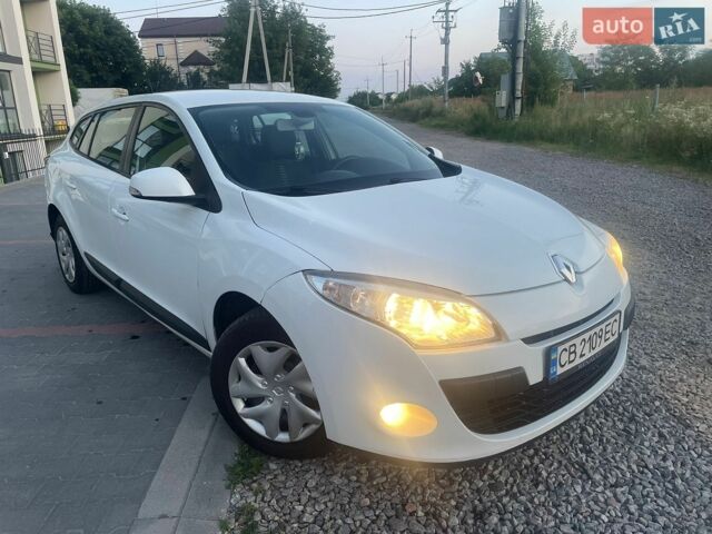 Белый Рено Меган, объемом двигателя 1.5 л и пробегом 400 тыс. км за 5800 $, фото 1 на Automoto.ua