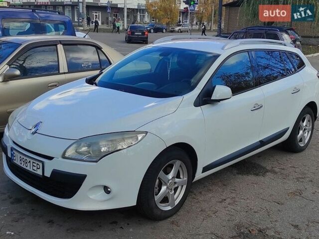 Белый Рено Меган, объемом двигателя 1.4 л и пробегом 250 тыс. км за 7000 $, фото 1 на Automoto.ua