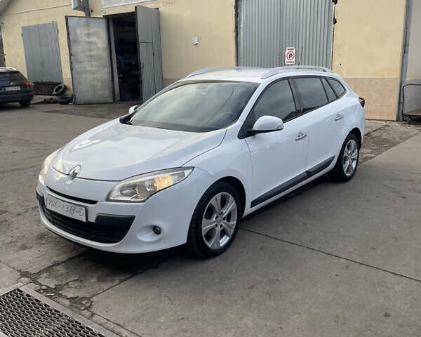 Белый Рено Меган, объемом двигателя 1.4 л и пробегом 163 тыс. км за 5800 $, фото 1 на Automoto.ua