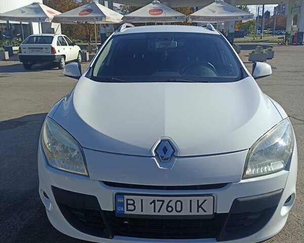 Белый Рено Меган, объемом двигателя 1.6 л и пробегом 232 тыс. км за 7200 $, фото 1 на Automoto.ua