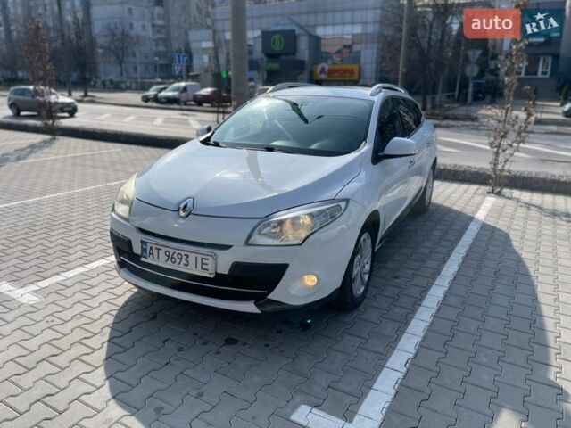 Белый Рено Меган, объемом двигателя 2 л и пробегом 296 тыс. км за 7000 $, фото 1 на Automoto.ua