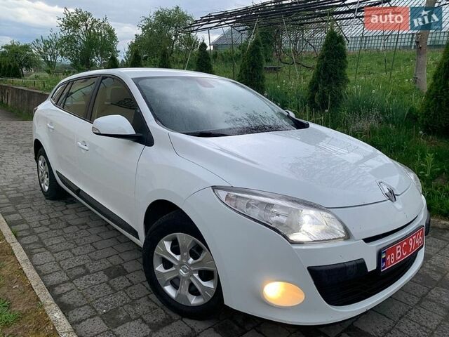 Белый Рено Меган, объемом двигателя 1.6 л и пробегом 180 тыс. км за 7200 $, фото 1 на Automoto.ua