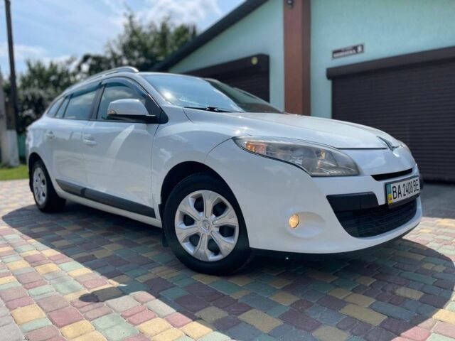 Белый Рено Меган, объемом двигателя 1.5 л и пробегом 224 тыс. км за 5850 $, фото 1 на Automoto.ua