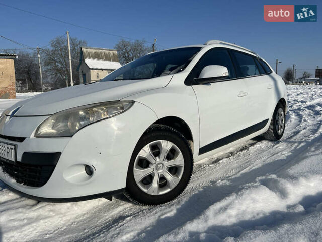 Белый Рено Меган, объемом двигателя 1.6 л и пробегом 240 тыс. км за 7300 $, фото 1 на Automoto.ua