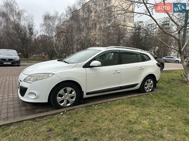 Белый Рено Меган, объемом двигателя 1.46 л и пробегом 221 тыс. км за 6400 $, фото 1 на Automoto.ua