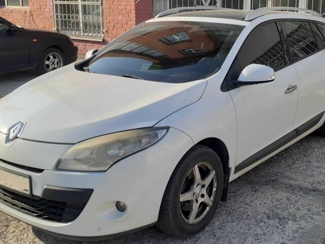 Белый Рено Меган, объемом двигателя 1.6 л и пробегом 300 тыс. км за 8100 $, фото 1 на Automoto.ua