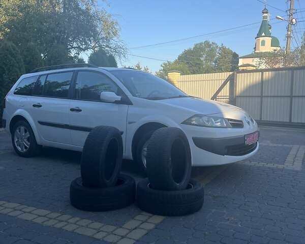 Белый Рено Меган, объемом двигателя 1.6 л и пробегом 251 тыс. км за 6200 $, фото 1 на Automoto.ua