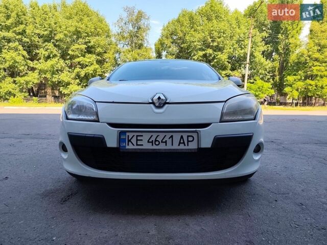 Білий Рено Меган, об'ємом двигуна 1.46 л та пробігом 330 тис. км за 5800 $, фото 1 на Automoto.ua