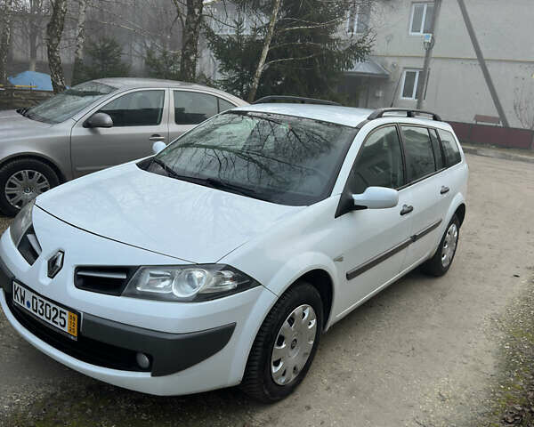 Белый Рено Меган, объемом двигателя 1.6 л и пробегом 145 тыс. км за 5500 $, фото 1 на Automoto.ua