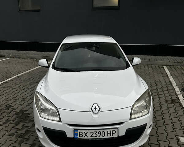 Белый Рено Меган, объемом двигателя 1.46 л и пробегом 289 тыс. км за 6200 $, фото 1 на Automoto.ua