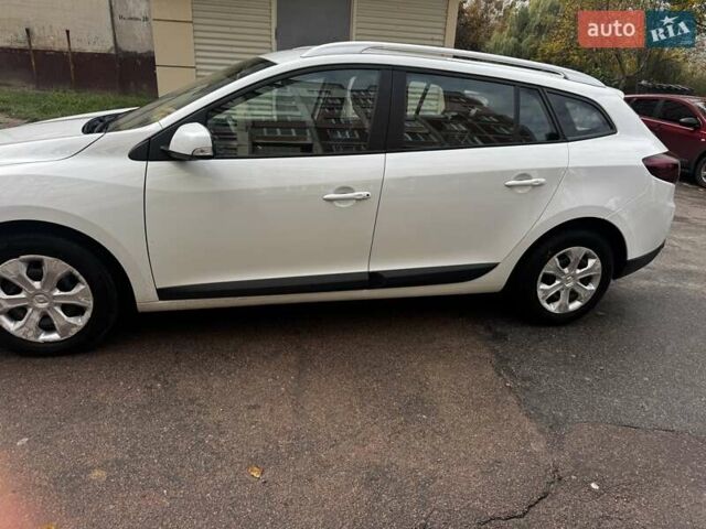 Рено Меган 2010 в Житомире на Automoto.ua Белый Рено Меган, объемом двигателя 1.46 л и пробегом 173 тыс. км за 6700 $, фото 1 на Automoto.ua