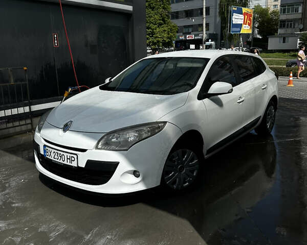 Белый Рено Меган, объемом двигателя 1.46 л и пробегом 288 тыс. км за 6999 $, фото 1 на Automoto.ua