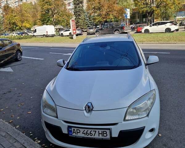 Белый Рено Меган, объемом двигателя 1.87 л и пробегом 215 тыс. км за 7200 $, фото 1 на Automoto.ua