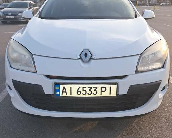 Белый Рено Меган, объемом двигателя 1.46 л и пробегом 340 тыс. км за 6000 $, фото 1 на Automoto.ua