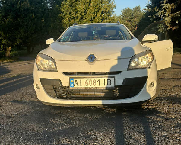 Білий Рено Меган, об'ємом двигуна 1.46 л та пробігом 235 тис. км за 6700 $, фото 1 на Automoto.ua