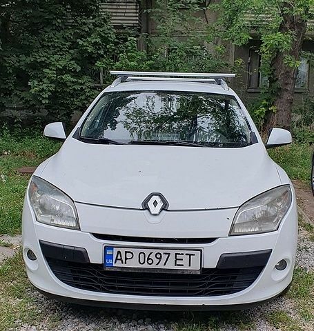 Білий Рено Меган, об'ємом двигуна 1.46 л та пробігом 396 тис. км за 5500 $, фото 1 на Automoto.ua