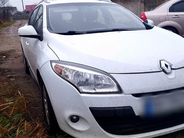 Білий Рено Меган, об'ємом двигуна 1.6 л та пробігом 208 тис. км за 4500 $, фото 1 на Automoto.ua