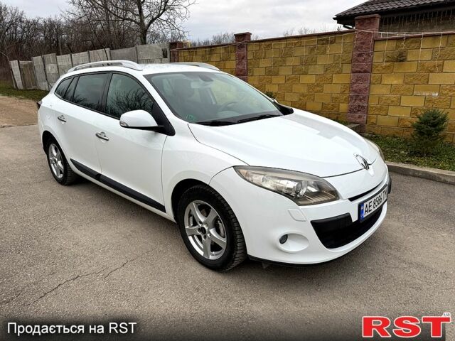Белый Рено Меган, объемом двигателя 1.4 л и пробегом 20700 тыс. км за 6900 $, фото 1 на Automoto.ua