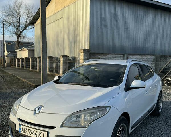 Білий Рено Меган, об'ємом двигуна 1.46 л та пробігом 299 тис. км за 6700 $, фото 1 на Automoto.ua