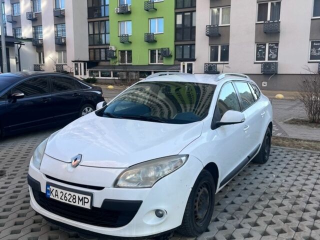 Білий Рено Меган, об'ємом двигуна 1.46 л та пробігом 300 тис. км за 5499 $, фото 1 на Automoto.ua