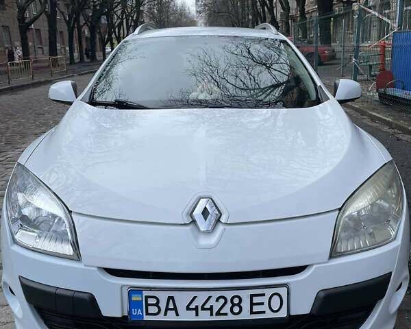 Белый Рено Меган, объемом двигателя 1.46 л и пробегом 217 тыс. км за 6200 $, фото 1 на Automoto.ua