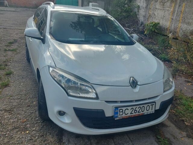Рено Меган 2010 у Львові на Automoto.ua Білий Рено Меган, об'ємом двигуна 2 л та пробігом 255 тис. км за 7300 $, фото 1 на Automoto.ua