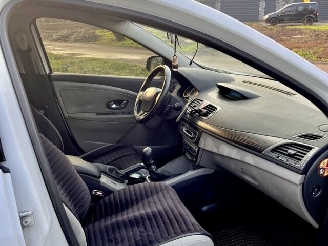 Білий Рено Меган, об'ємом двигуна 0 л та пробігом 275 тис. км за 5700 $, фото 1 на Automoto.ua