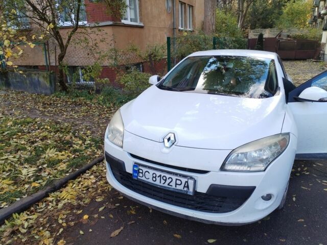 Белый Рено Меган, объемом двигателя 1.5 л и пробегом 236 тыс. км за 5000 $, фото 1 на Automoto.ua