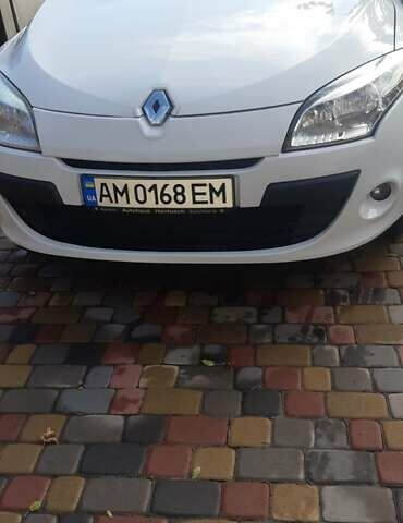 Белый Рено Меган, объемом двигателя 1.5 л и пробегом 197 тыс. км за 7400 $, фото 1 на Automoto.ua