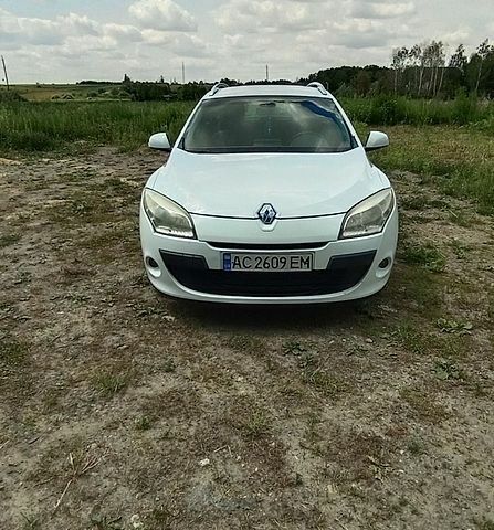 Белый Рено Меган, объемом двигателя 1.46 л и пробегом 184 тыс. км за 6700 $, фото 1 на Automoto.ua