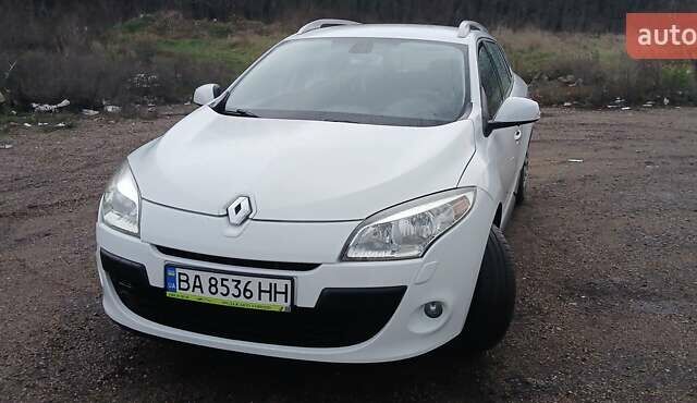 Белый Рено Меган, объемом двигателя 1.6 л и пробегом 240 тыс. км за 7200 $, фото 1 на Automoto.ua