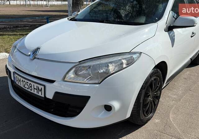 Белый Рено Меган, объемом двигателя 1.46 л и пробегом 290 тыс. км за 5450 $, фото 1 на Automoto.ua
