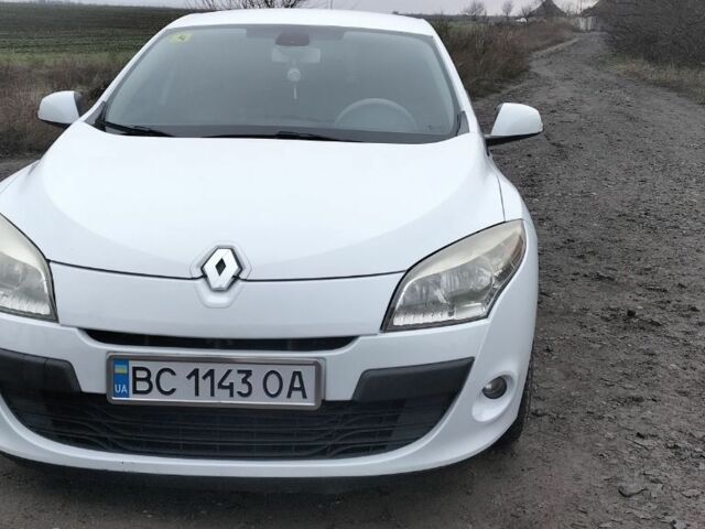 Белый Рено Меган, объемом двигателя 1.5 л и пробегом 220 тыс. км за 6000 $, фото 1 на Automoto.ua