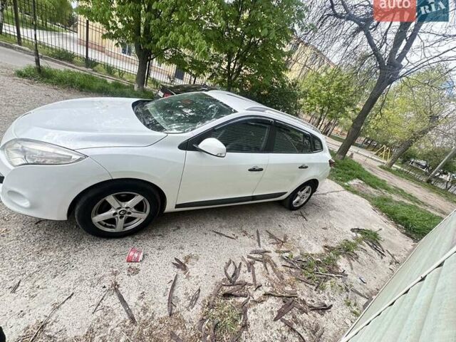 Белый Рено Меган, объемом двигателя 1.5 л и пробегом 267 тыс. км за 6000 $, фото 1 на Automoto.ua